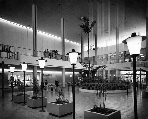 topanga plaza